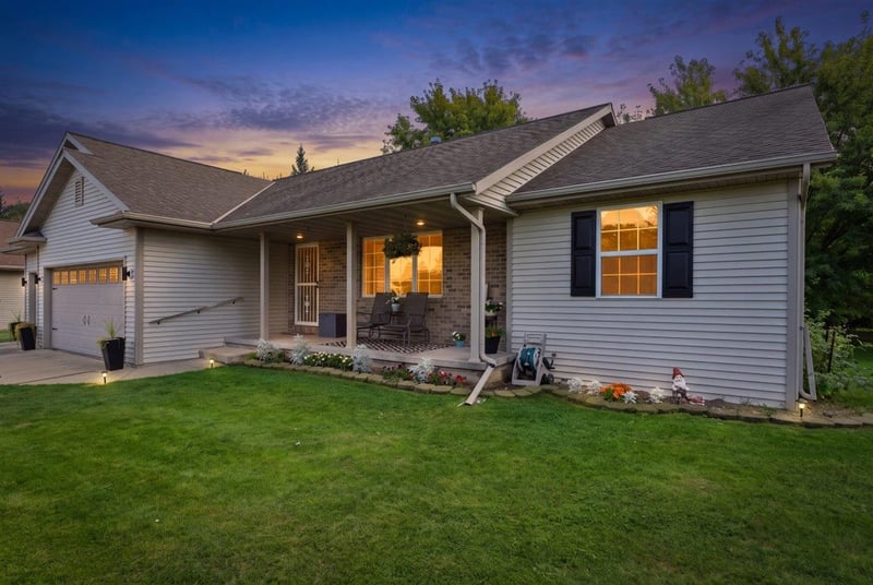 215 W Haven Ct, Luxemburg, WI 54217-1091