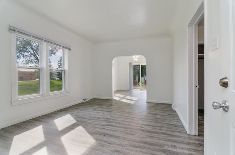 408 Oak St, Green Bay, WI 54304-1825