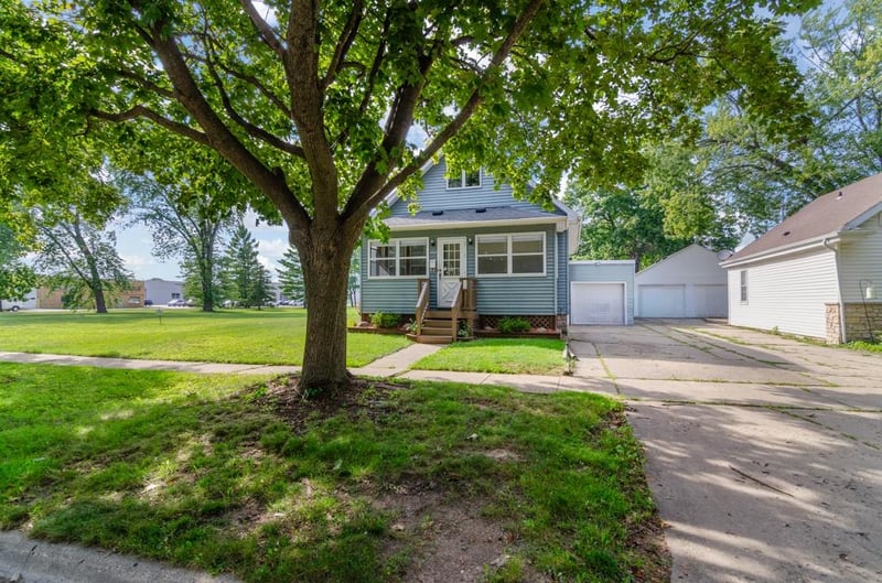 408 Oak St, Green Bay, WI 54304-1825