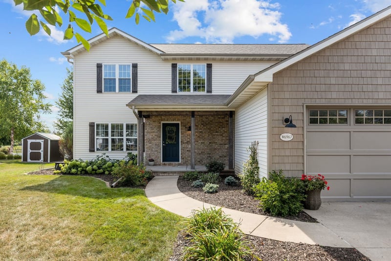 W6967 Glen Valley Dr, Greenville, WI 54942