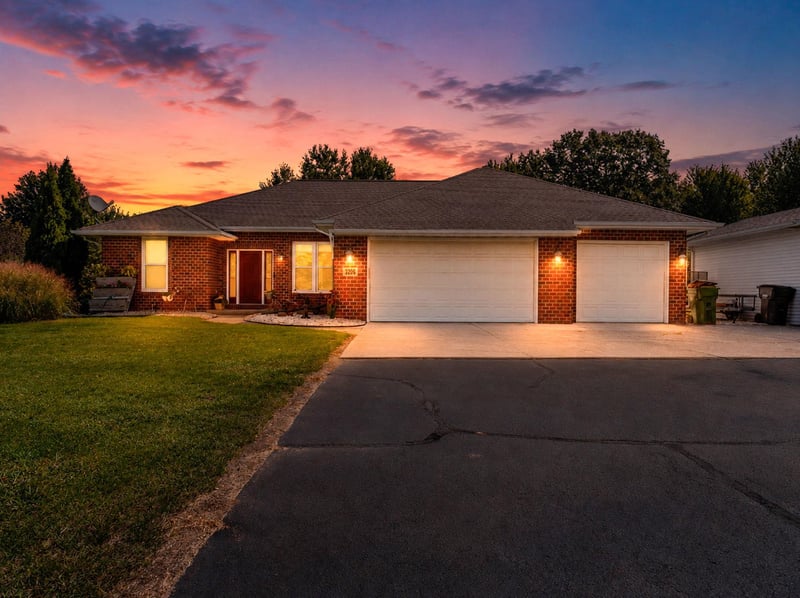 3206 River Forest Hills Dr, Pulaski, WI 54162