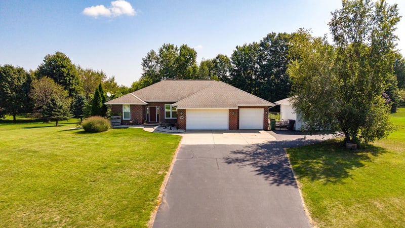 3206 River Forest Hills Dr, Pulaski, WI 54162