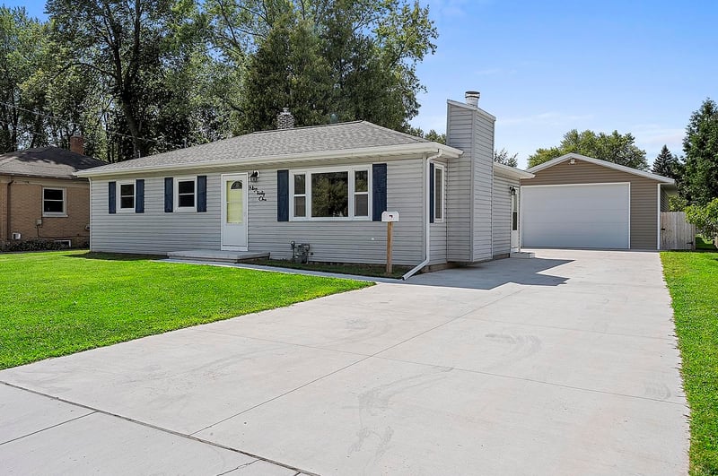 931 Coppens Rd, Green Bay, WI 54303