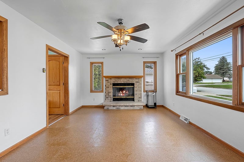 931 Coppens Rd, Green Bay, WI 54303