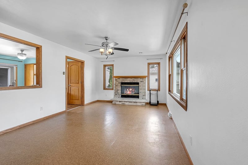931 Coppens Rd, Green Bay, WI 54303