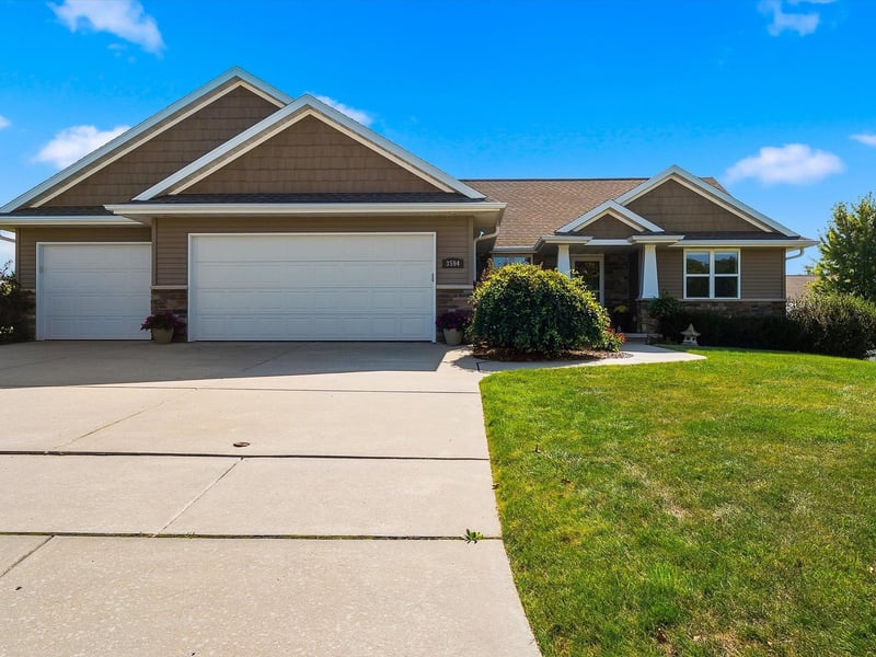 3594 Bay Harbor Dr, Green Bay, WI 54311