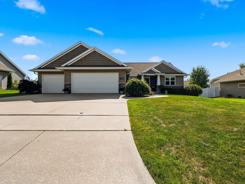 3594 Bay Harbor Dr, Green Bay, WI 54311