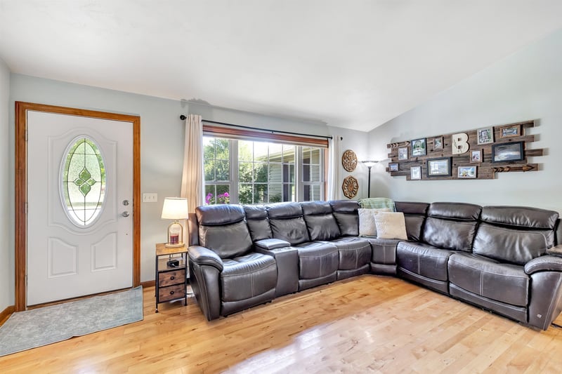 407 High Ridge Ln, Black Creek, WI 54106