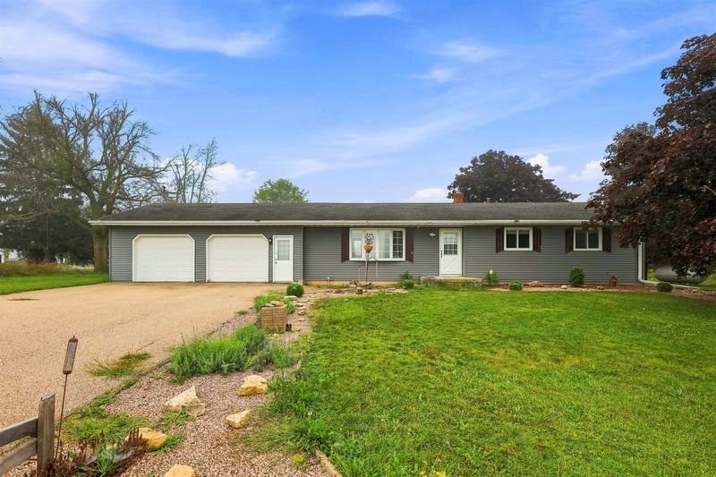 W4011 County Road E, Cecil, WI 54111-9426