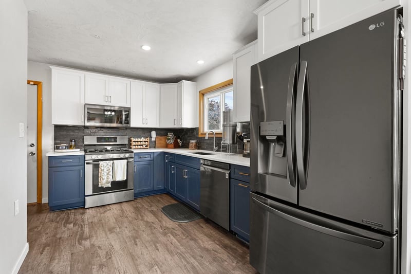 1324 Bismarck Ave, Oshkosh, WI 54902-5680