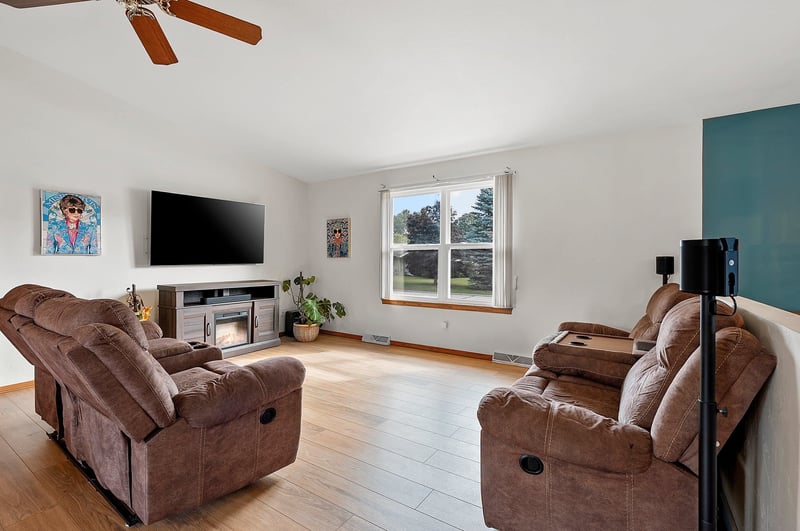 108 Robin Ln, Oconto, WI 54153