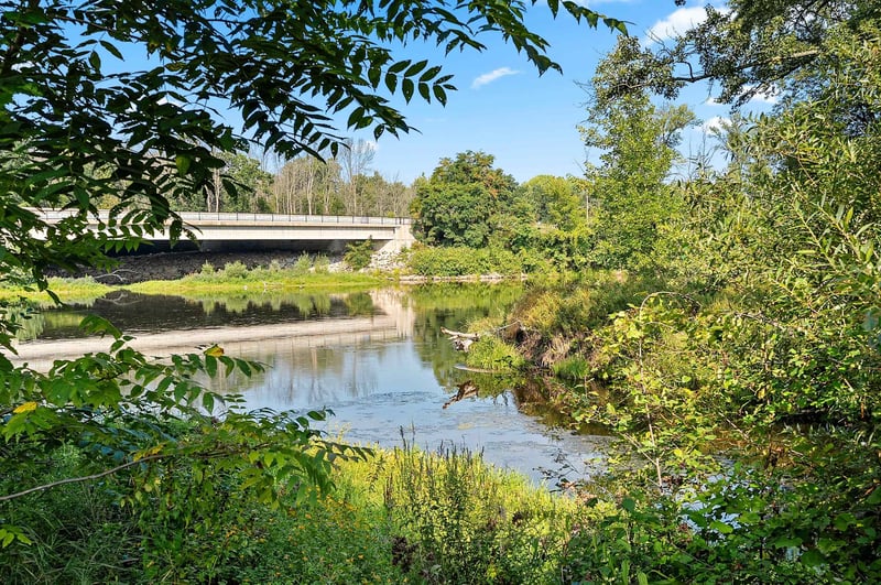 108 Robin Ln, Oconto, WI 54153