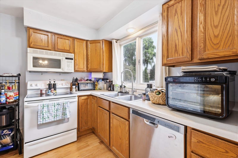 433 N St Bernard Dr, De Pere, WI 54115