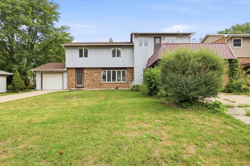 433 N St Bernard Dr, De Pere, WI 54115