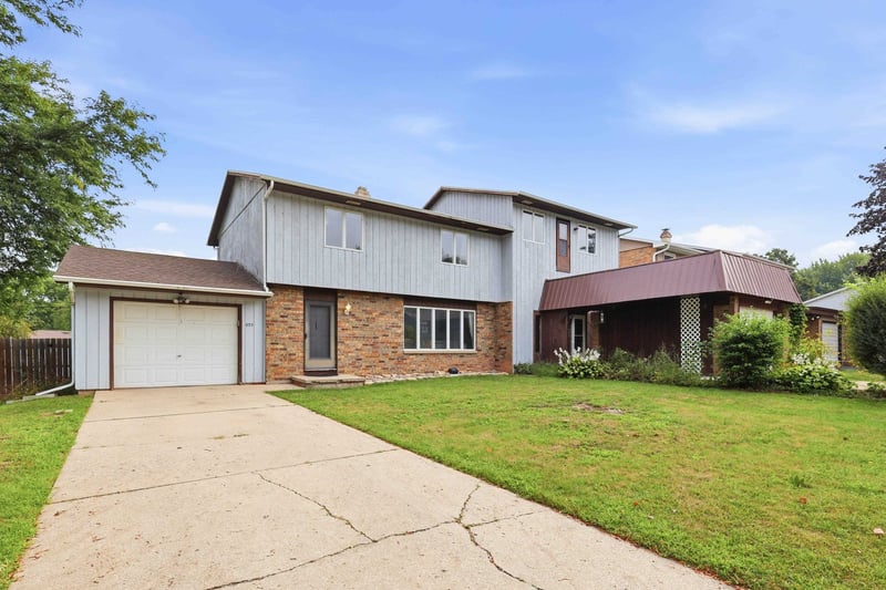 433 N St Bernard Dr, De Pere, WI 54115
