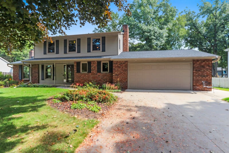 2697 Indian Hill Dr, Green Bay, WI 54313-4946