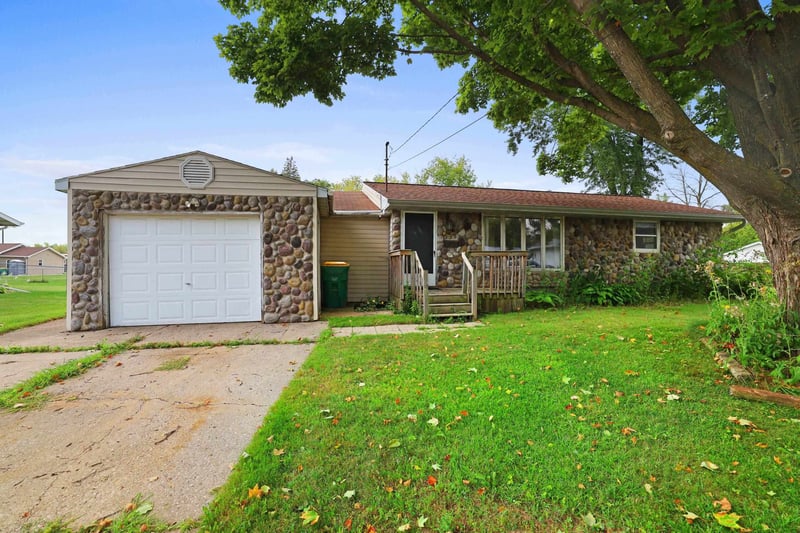 959 Redley Ct, Green Bay, WI 54304-3711