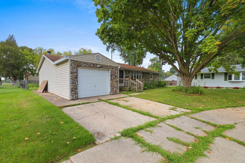 959 Redley Ct, Green Bay, WI 54304-3711