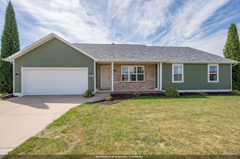 2352 Oak Ridge Cir, De Pere, WI 54115