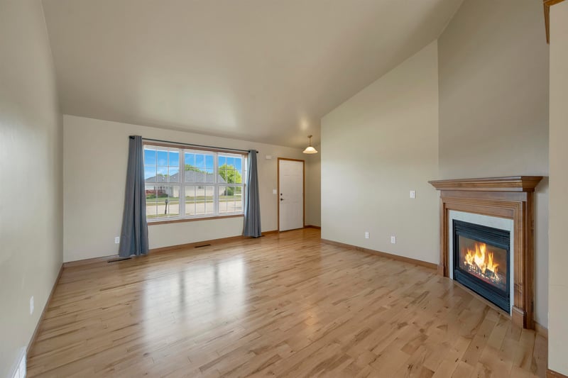 2352 Oak Ridge Cir, De Pere, WI 54115