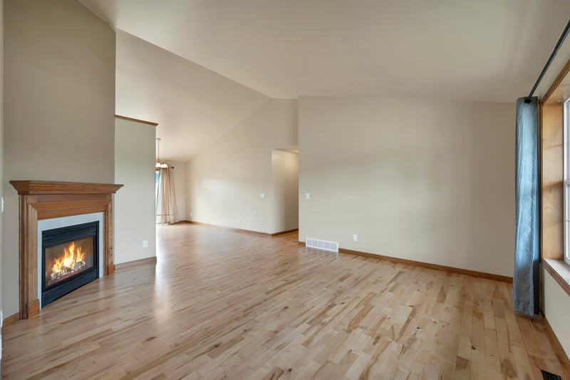 2352 Oak Ridge Cir, De Pere, WI 54115
