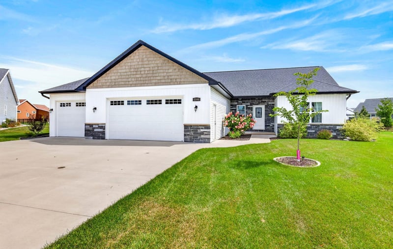 2149 Caroline Ct, Neenah, WI 54956