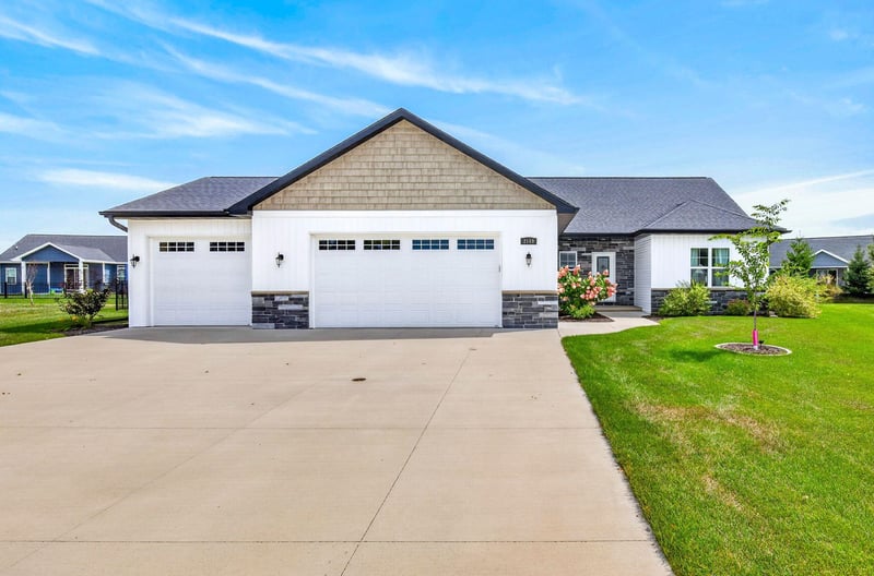 2149 Caroline Ct, Neenah, WI 54956