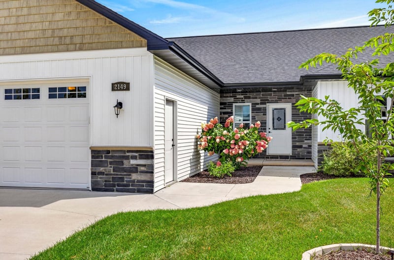 2149 Caroline Ct, Neenah, WI 54956