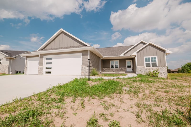581 Emerald Isle Ct, Wrightstown, WI 54180