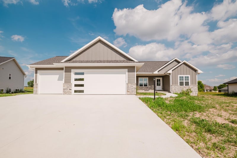 581 Emerald Isle Ct, Wrightstown, WI 54180