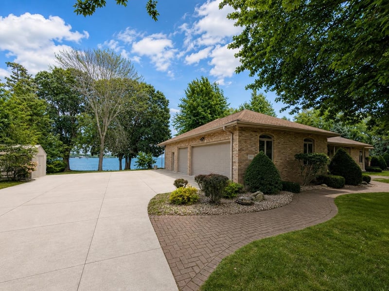 3300 Harbor Bay Rd, Oshkosh, WI 54901