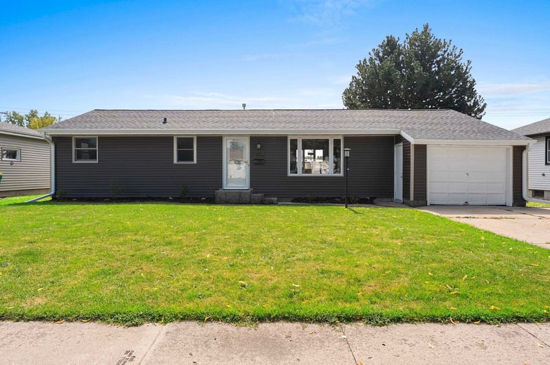 1682 Debra Ln, Green Bay, WI 54302