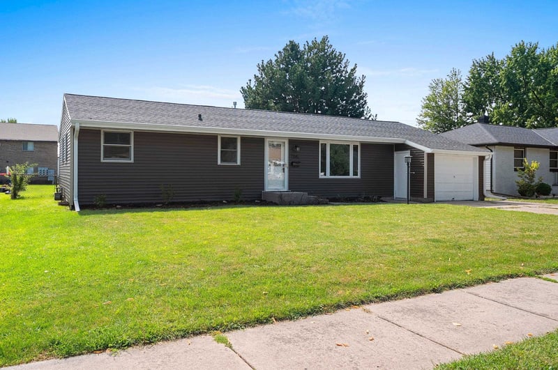 1682 Debra Ln, Green Bay, WI 54302