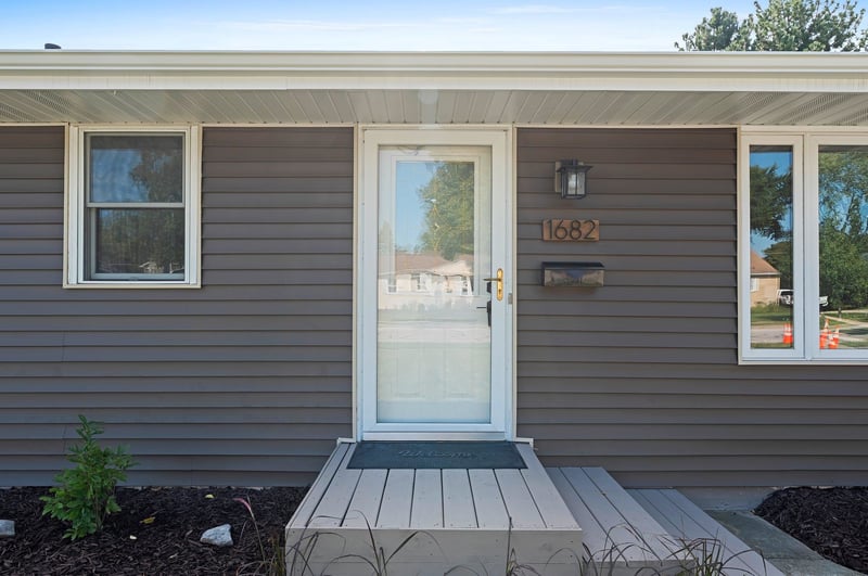 1682 Debra Ln, Green Bay, WI 54302