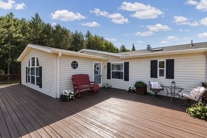 N2985 Spruce Rd, Clintonville, WI 54929