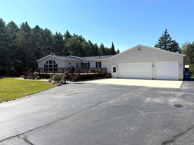 N2985 Spruce Rd, Clintonville, WI 54929