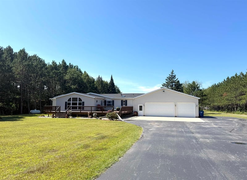N2985 Spruce Rd, Clintonville, WI 54929