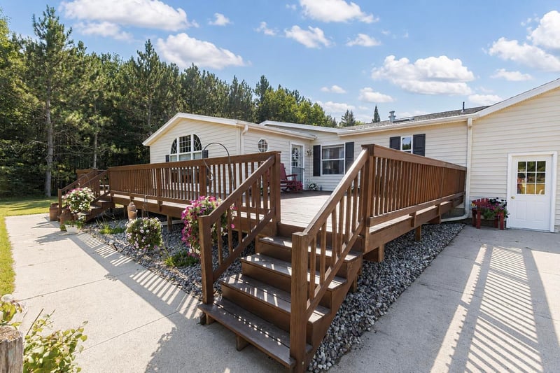 N2985 Spruce Rd, Clintonville, WI 54929