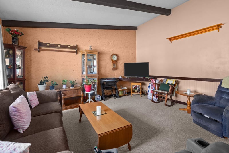 26 Bittersweet Ct, Little Chute, WI 54140-1105