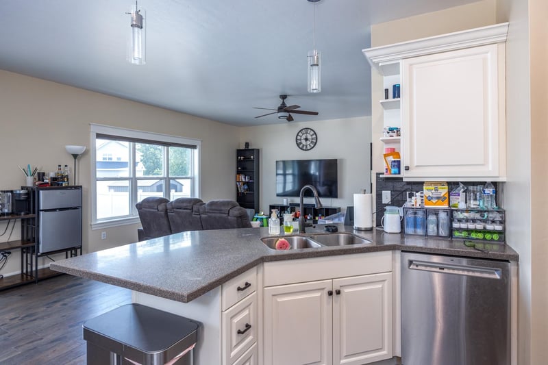 532 Patrick Ln, Pulaski, WI 54162