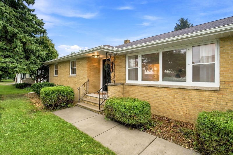 2475 Duck Creek Pw, Howard, WI 54303