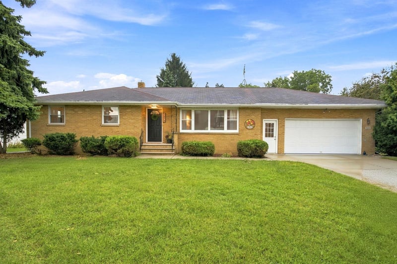 2475 Duck Creek Pw, Howard, WI 54303