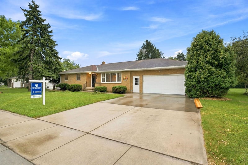 2475 Duck Creek Pw, Howard, WI 54303