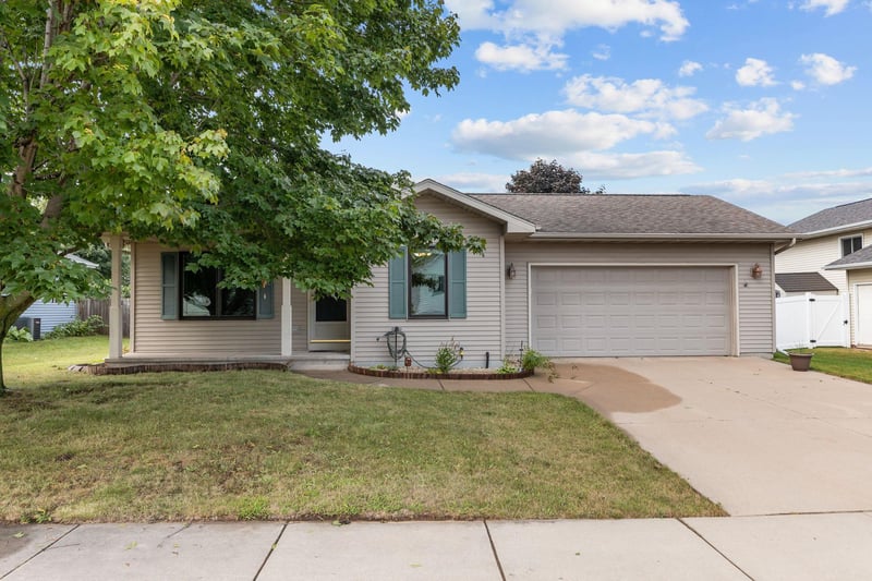 3817 Purple Crest Dr, Oshkosh, WI 54901