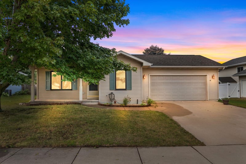3817 Purple Crest Dr, Oshkosh, WI 54901
