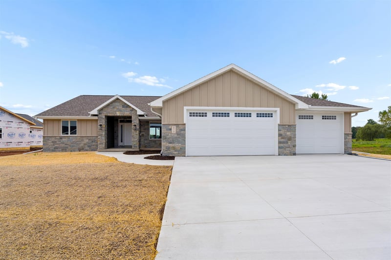 212 Kerrigan Dr, Wrightstown, WI 54180