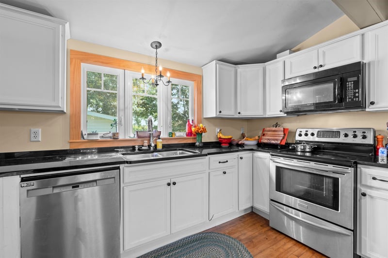 N3328 Meade St, Appleton, WI 54913-9558