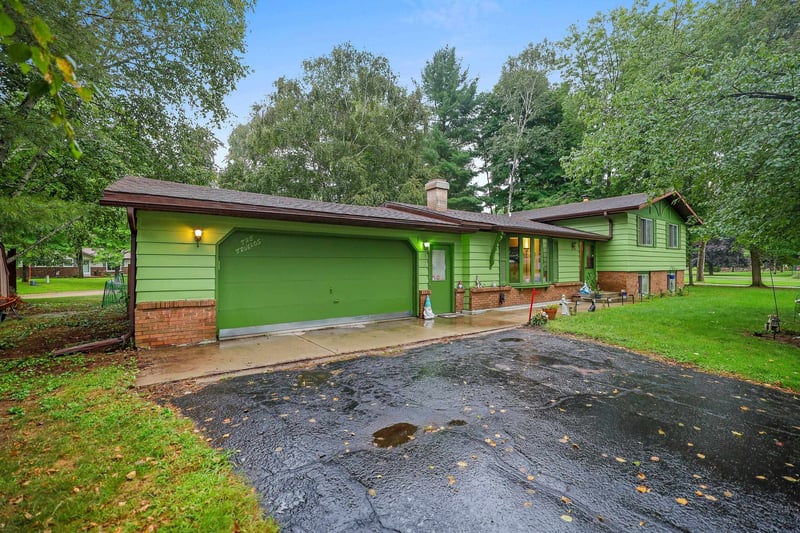 104 Crestwood Ct, Shawano, WI 54166