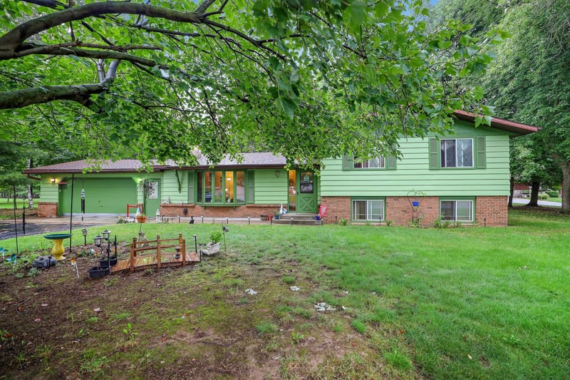 104 Crestwood Ct, Shawano, WI 54166