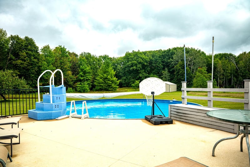 5062 Meadowview Ln, Oconto Falls, WI 54154